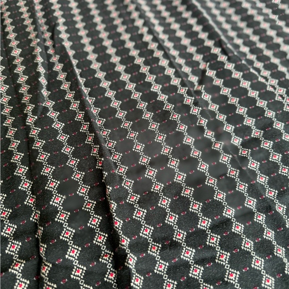 Black and red print halter dress: XS - Picture 3 of 9